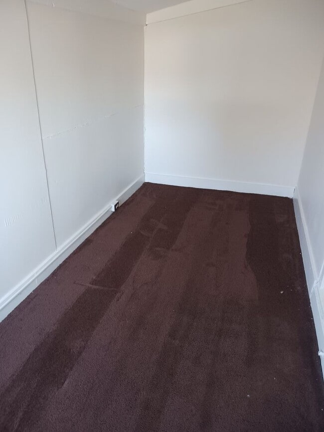 Building Photo - 222-222.5-2225 Mt Vernon Rd