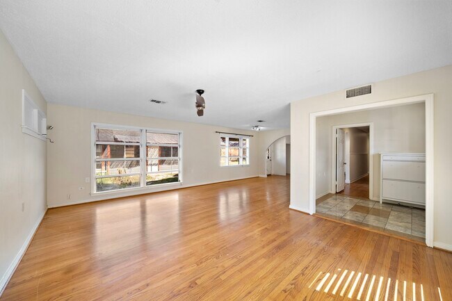 Foto del edificio - 215 Fairbanks St