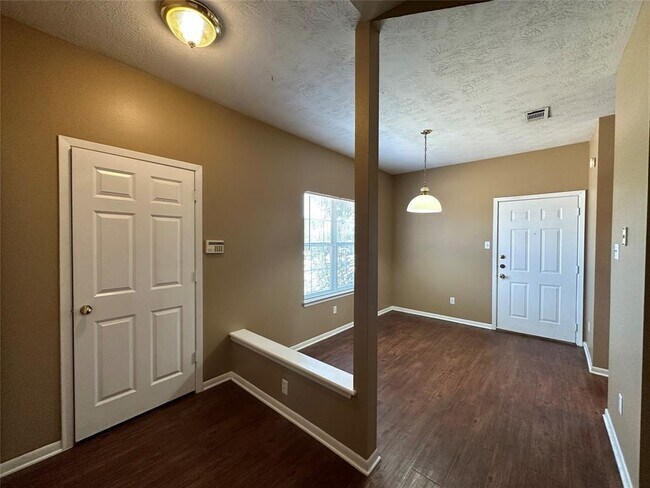 Building Photo - 2400 Brittain Ct