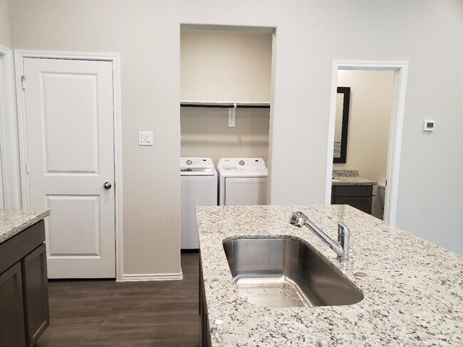 Foto del edificio - 11562 Persimmon St