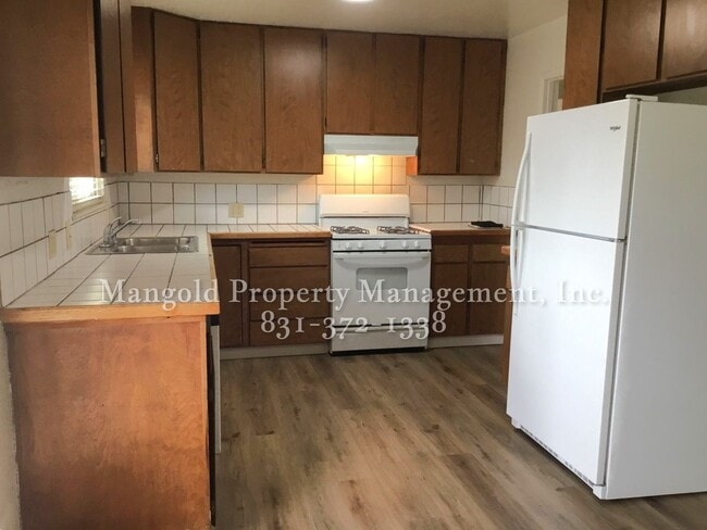 Building Photo - Comfortable 3-Bed, 2-Bath Home with Spacio...