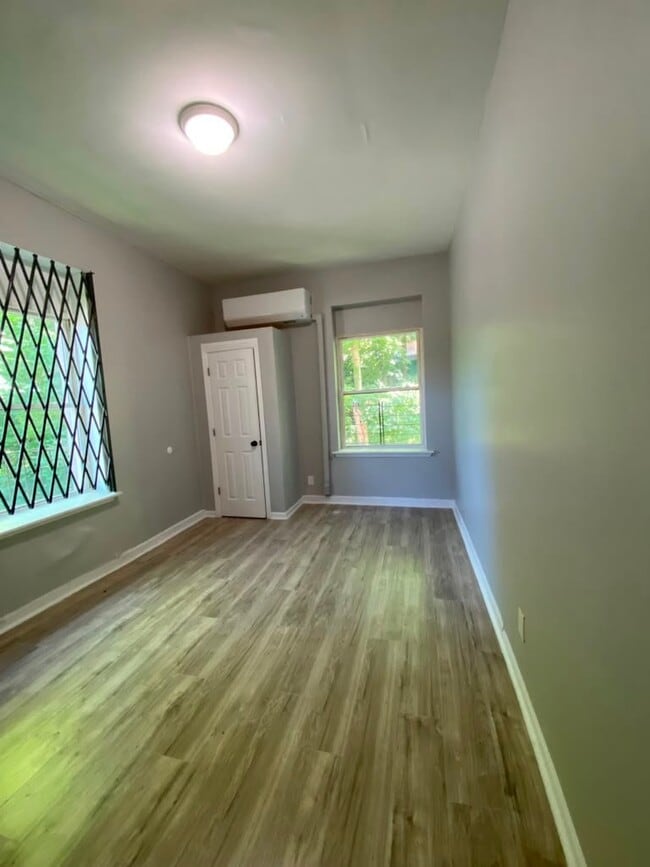 Photo - 53 Glenwood Ave (Yonkers, NY) Apartment