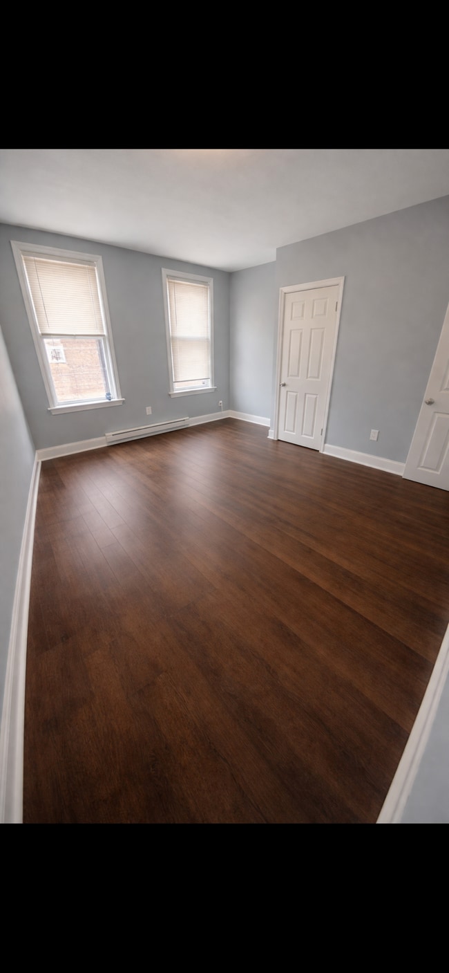 Building Photo - 616 W 6th St