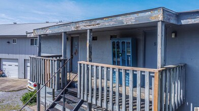 Building Photo - 904 Coldwater Rd