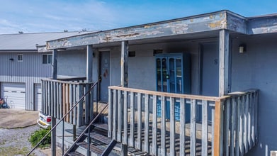 Building Photo - 904 Coldwater Rd