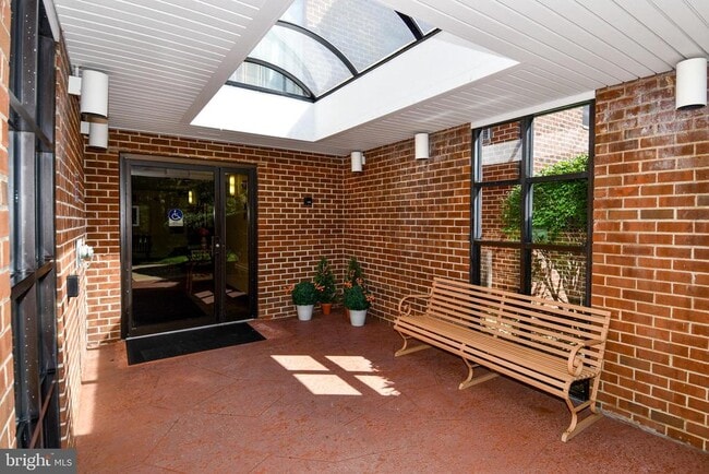 Building Photo - 15311 Beaverbrook Ct