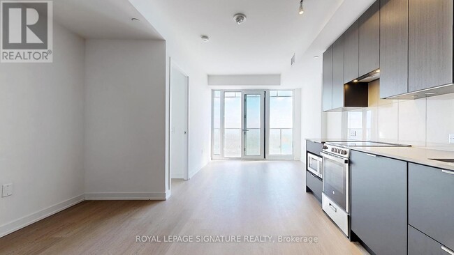 Photo du bâtiment - 3883-3883 Quartz Rd