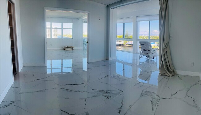 Foto del edificio - 3100 NE 49th St