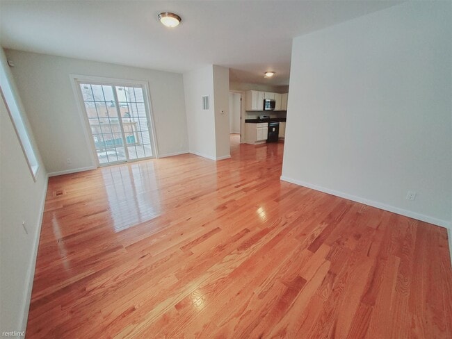 Building Photo - 3 br, 2.5 bath Townhome - 840 Seaview Ave