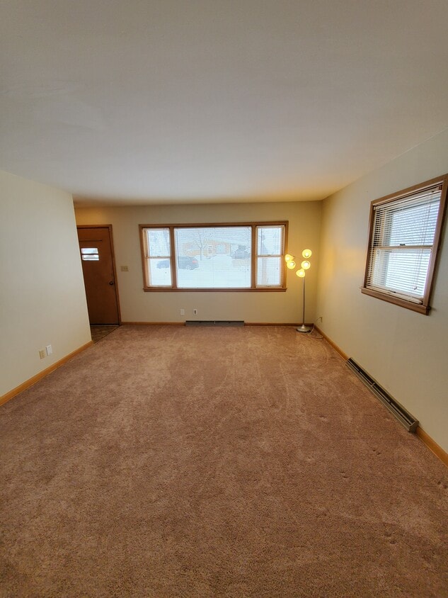 911 N Hine Ave, Waukesha, WI 53188 House Rental in Waukesha, WI