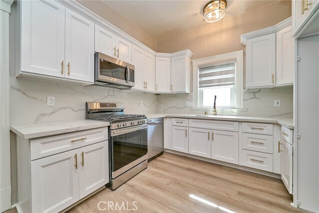 Foto del edificio - 844 N Van Ness Ave