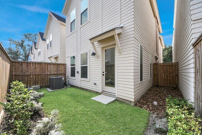 Foto del edificio - 6018 Knox St