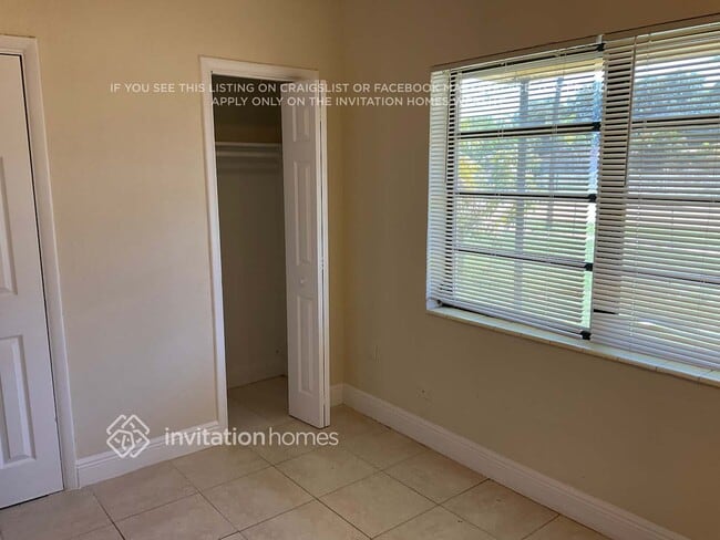 Foto del edificio - 661 NW 191st St