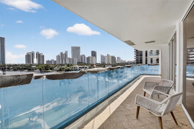 Foto del edificio - 19707 Turnberry Way