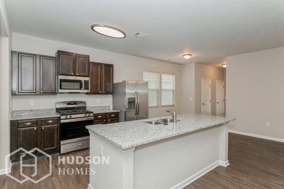 Foto del edificio - NOW AVAILABLE! - 611 Sunflower Dr, Canton,...