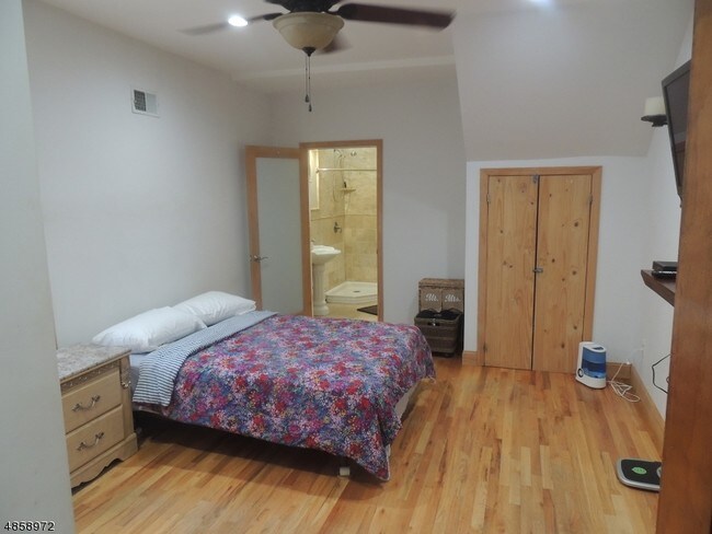 Foto del edificio - 96 N 15th St