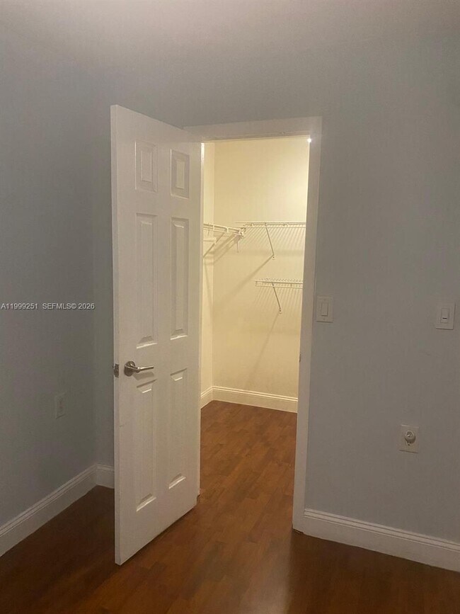 Foto del edificio - 7060 NW 179th St