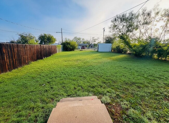 Foto del edificio - 906 N Bishop St