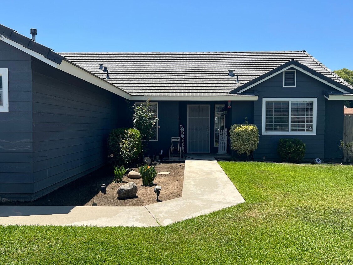 348 E Northridge Dr, Dinuba, CA 93618 House Rental in Dinuba, CA