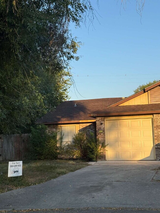 Foto del edificio - 5721 Lochmoor-