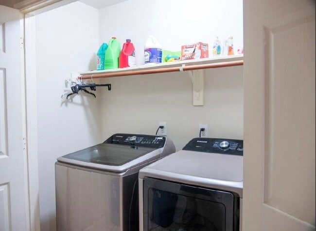 Foto del edificio - 14503 Hagans Ct