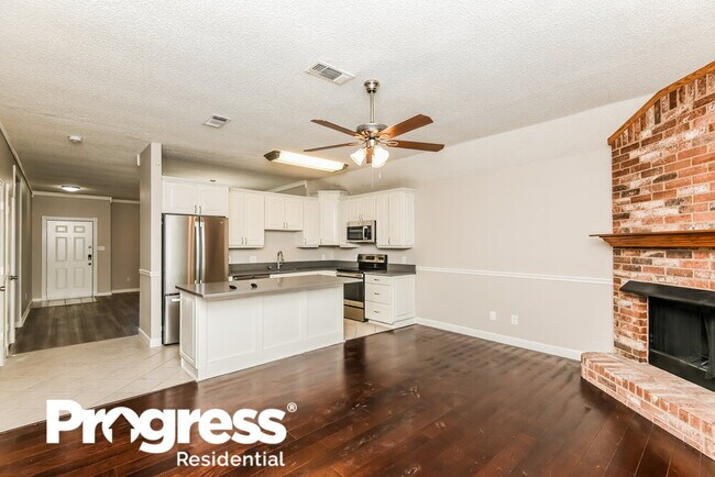 Foto del edificio - 216 Rosewood Ln