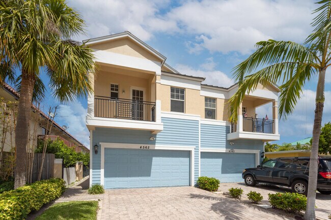 Foto del edificio - 4562 Poinciana St
