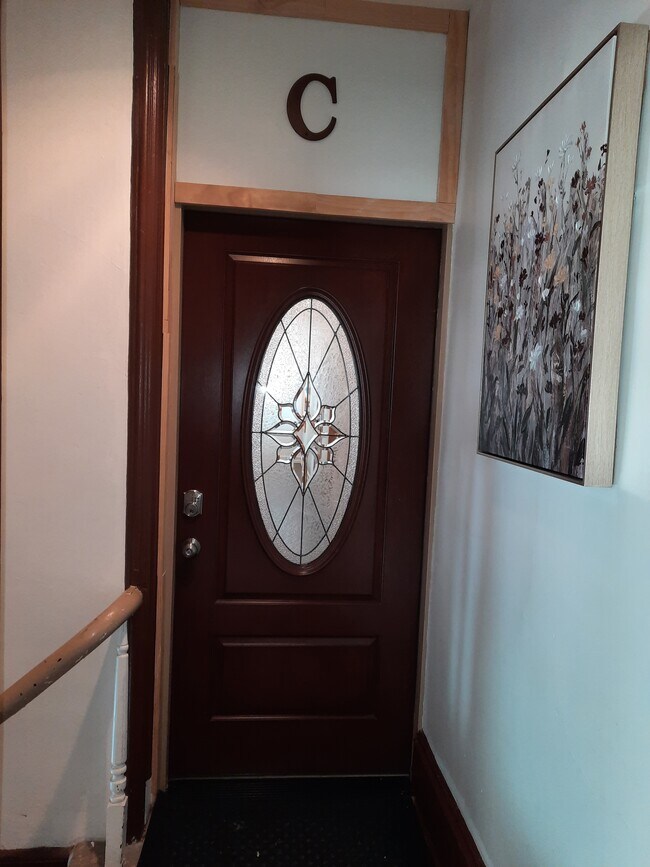 PUERTA PRINCIPAL EXTERIOR - 247 Main St