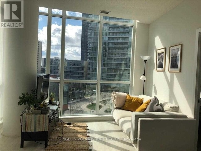 Building Photo - 70 Forest Manor Rd