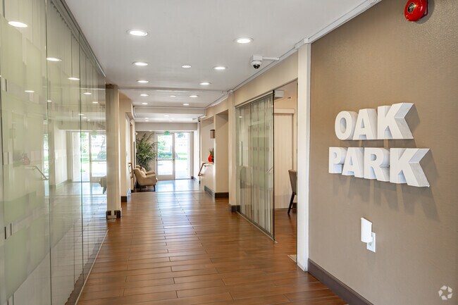 Vestíbulo/Oficina de arrendamiento - Oak Park Apartments