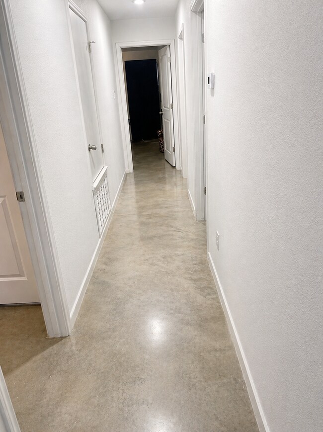 Foto del edificio - AVAILABLE MID JUNE; APPLY TODAY ON OUR WEBSITE!!!