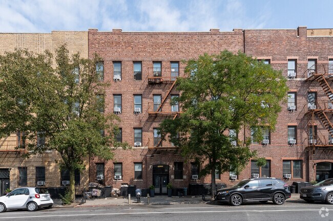 Building Photo - 111 Greenpoint Ave