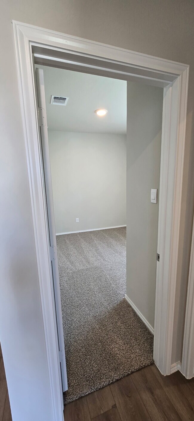 Building Photo - 1123 Stone Vly Rd