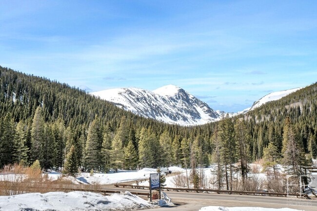 Building Photo - Year lease! Furnished, Move in 8/23/25! 10...