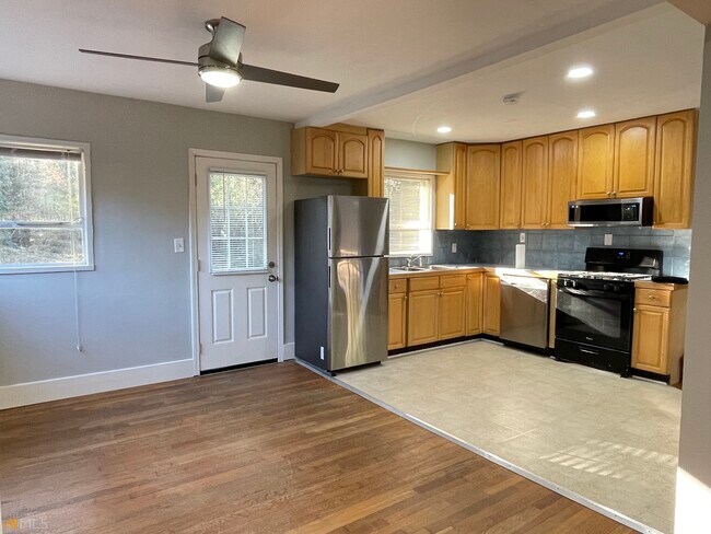 Building Photo - 2408 Briarmoor Rd NE