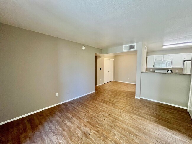 Foto del edificio - 7885 W Flamingo Rd