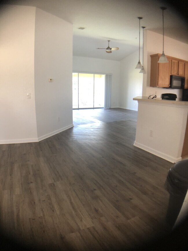 Building Photo - Brighton Condo (First108)