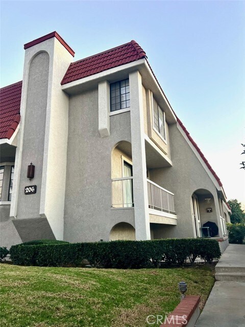 Foto del edificio - 206 W Cypress Ave