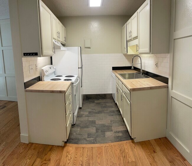 Foto del edificio - 3250 O'Neal Cir