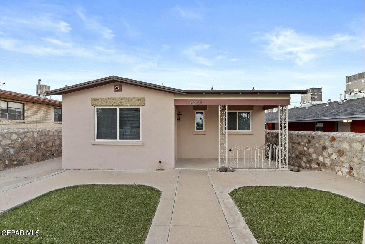 Foto principal - 3805 Truman Ave