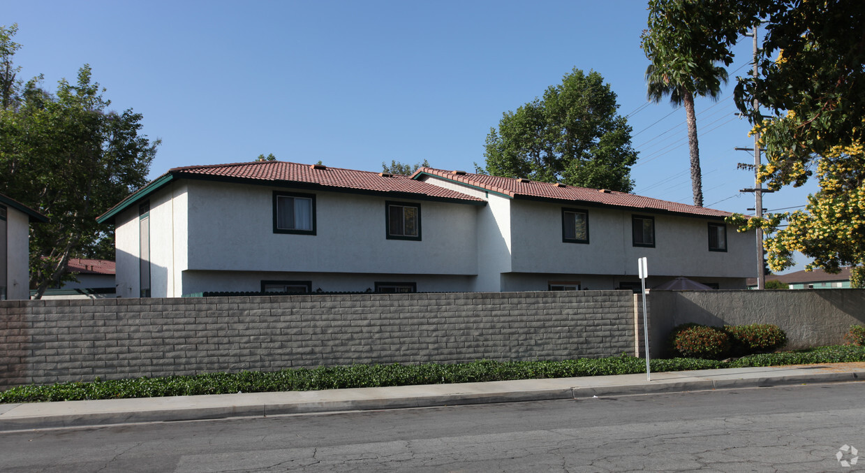 Foto del edificio - Los Alisos North Apartments