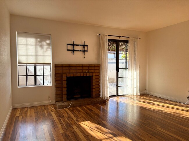 Foto del edificio - Spacious 3 bedrooms 3 full baths home in C...