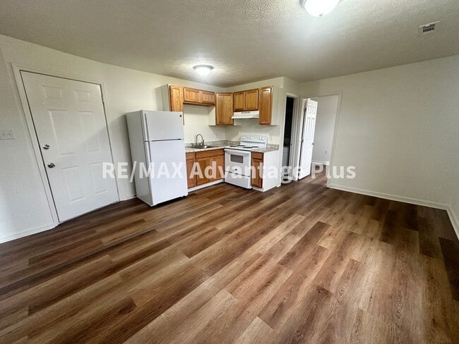 Building Photo - 108 Carter St