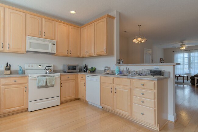 Foto del edificio - 250 Sheliah Ct