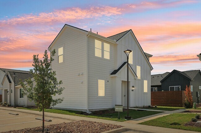 Exterior de la unidad 908 de YardHomes Trailside - YardHomes Trailside