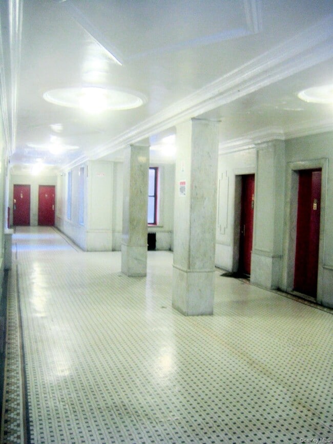 Building Photo - 1803 Riverside Dr