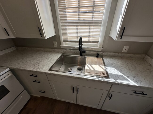 Foto del edificio - 123 S Sam Davis Ave