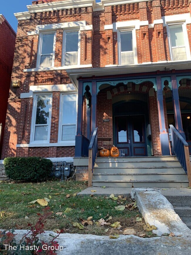 Building Photo - 1648 Summit St