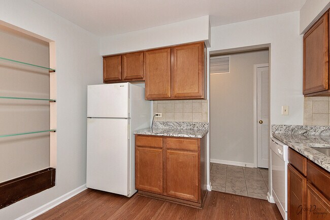 Building Photo - 5200 Carriageway Dr