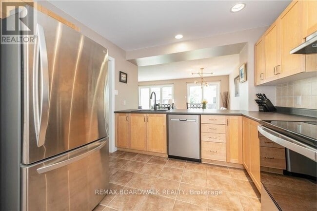 Building Photo - 302 Grey Seal Cir